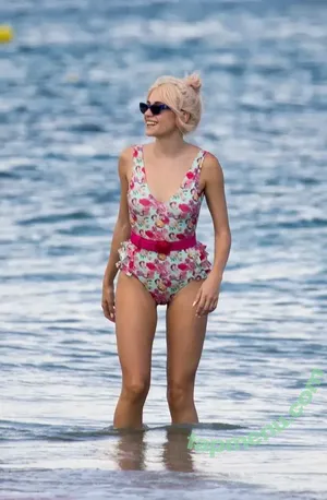 Pixie Lott / pixielott nude photo #0465