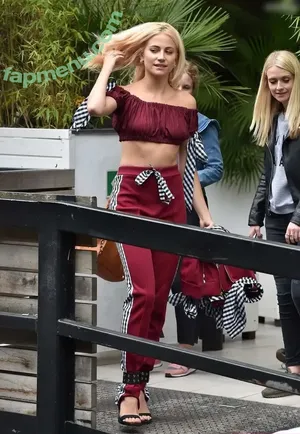 Pixie Lott / pixielott nude photo #0564