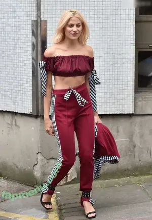 Pixie Lott / pixielott nude photo #0570