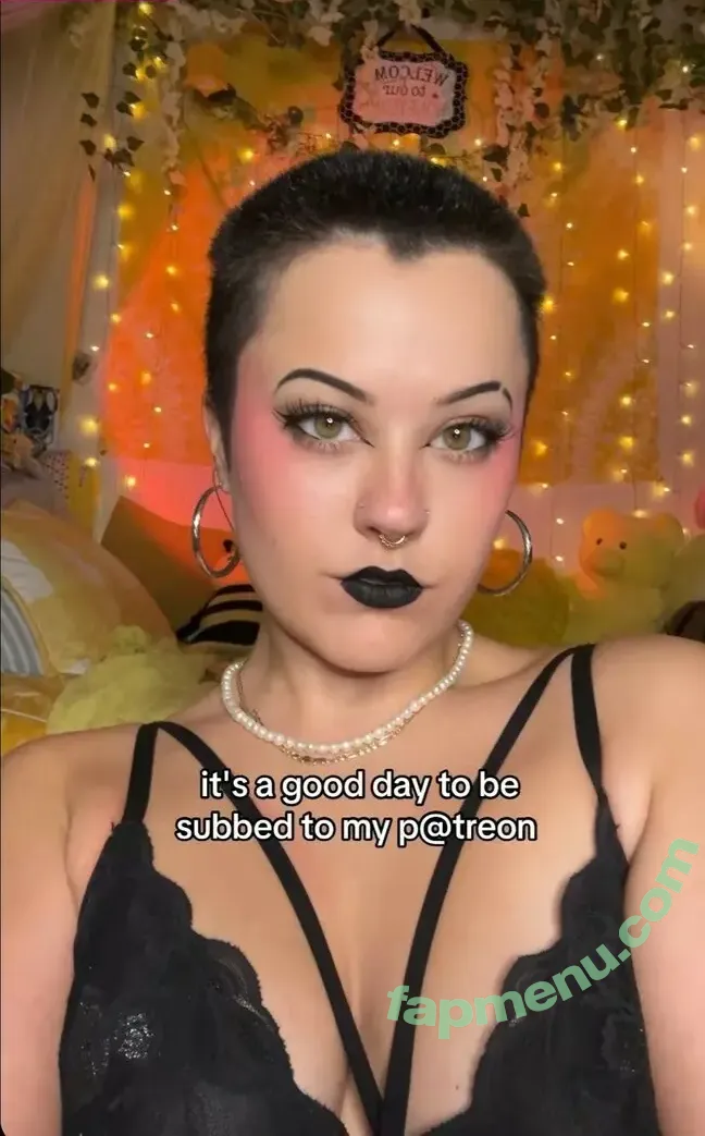 Pixieloki nude photo #0008 (Pixie.loki)