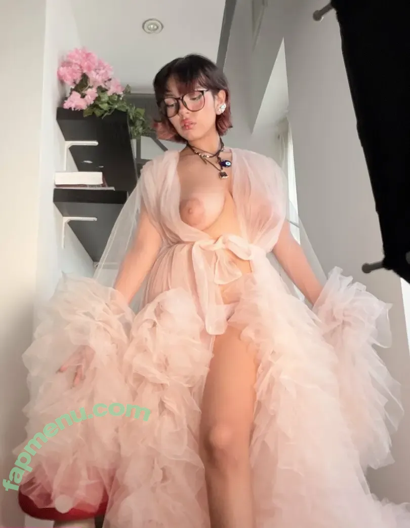 pixydanoni nude photo #0042 (lounatix / pixi_edanoni)