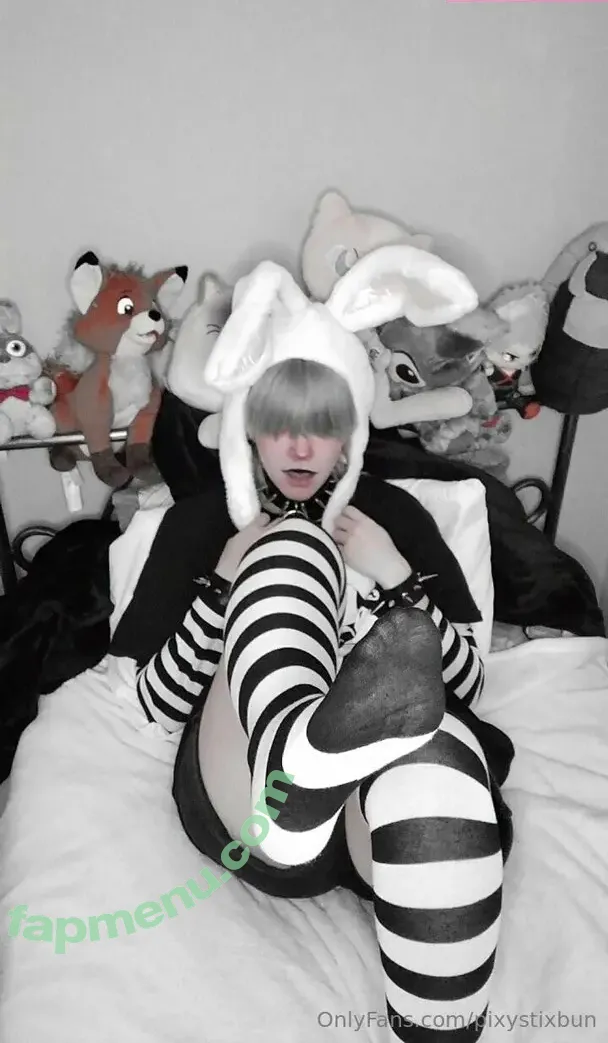 pixystixbun nude photo #0004 (pixystix.bun)