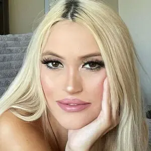 Pizzaqueen93 / Kay Brittany nude photo #0007