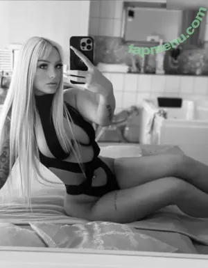  nude photo #0004