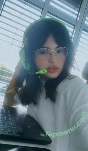 playnofuckinggames / maryjanestillhere / xx.kittenflowers.xx nude photo #0118