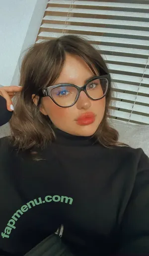 playnofuckinggames / maryjanestillhere / xx.kittenflowers.xx nude photo #0159