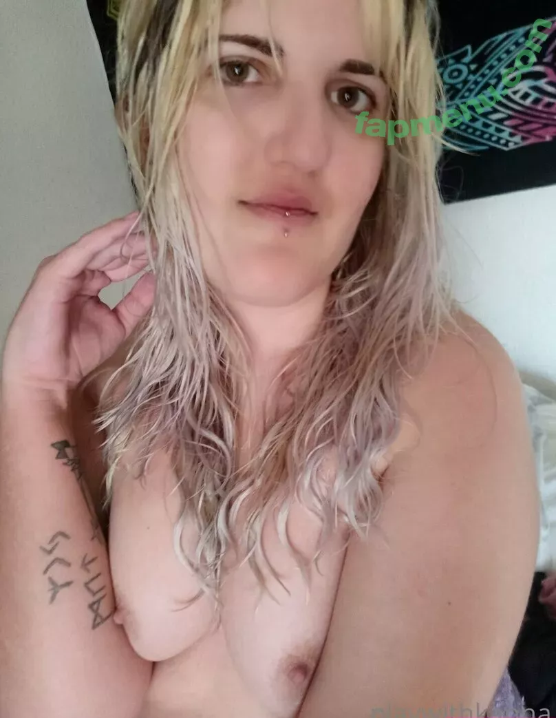 playwithkanna nude photo #0014 (kikimariska93)