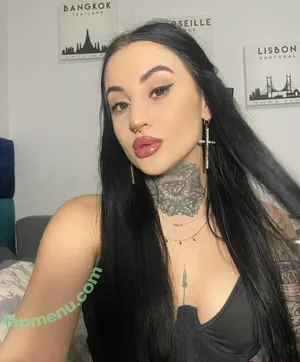 Plniksa nude photo #0002