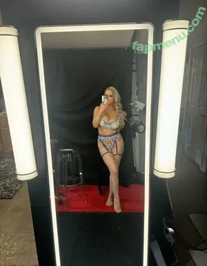 pnkysparkles / Izzy G nude photo #0127