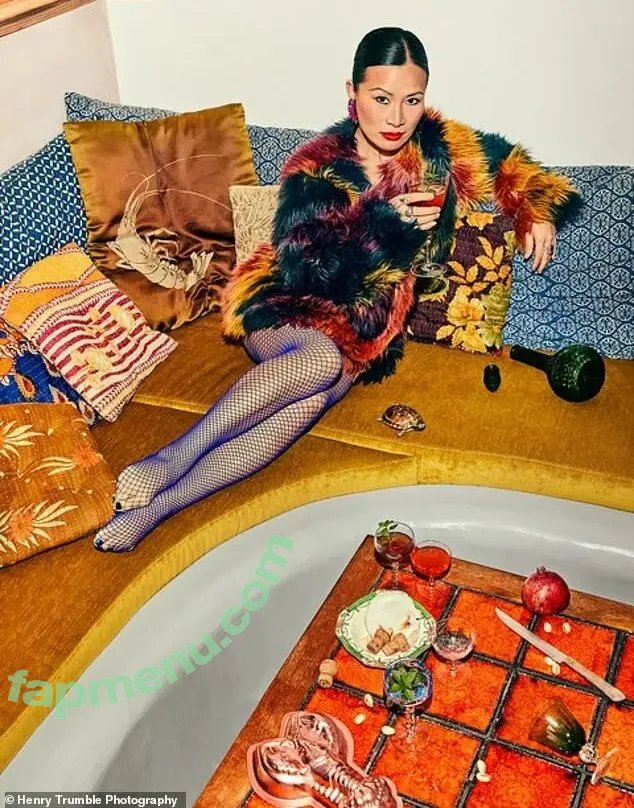 Poh Ling Yeow nude photo #0007 (Poh Ling Yeow)