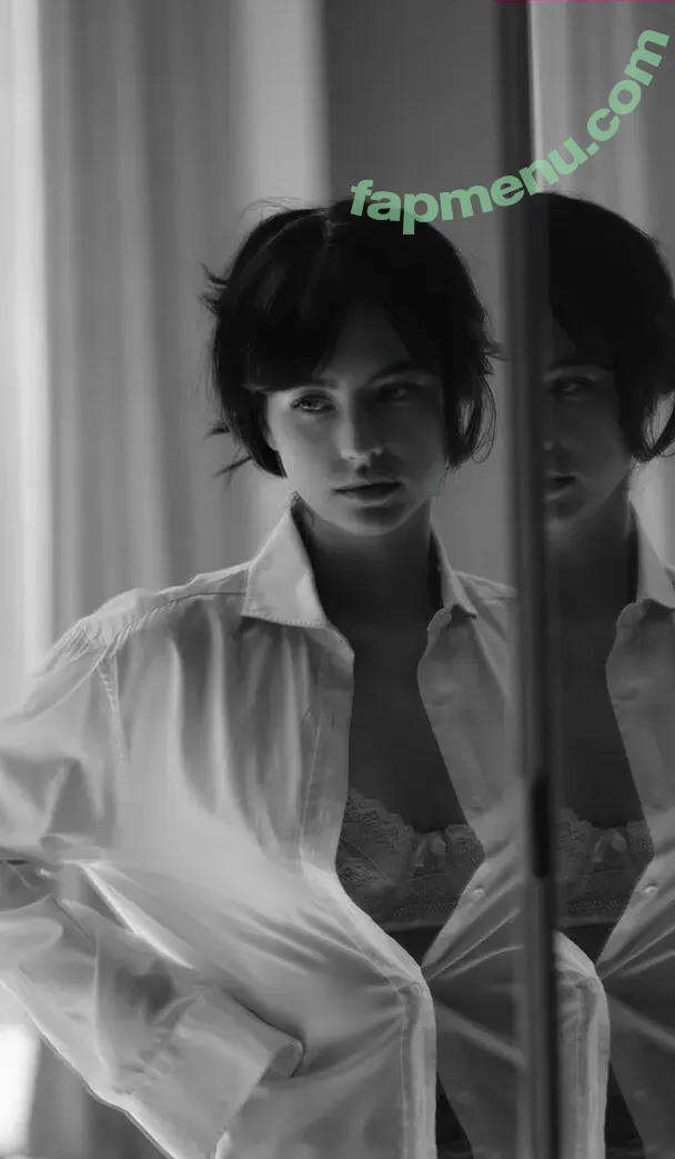 Pola Petrenko nude photo #0053 (Pauline Maugauin / polapetrenko)