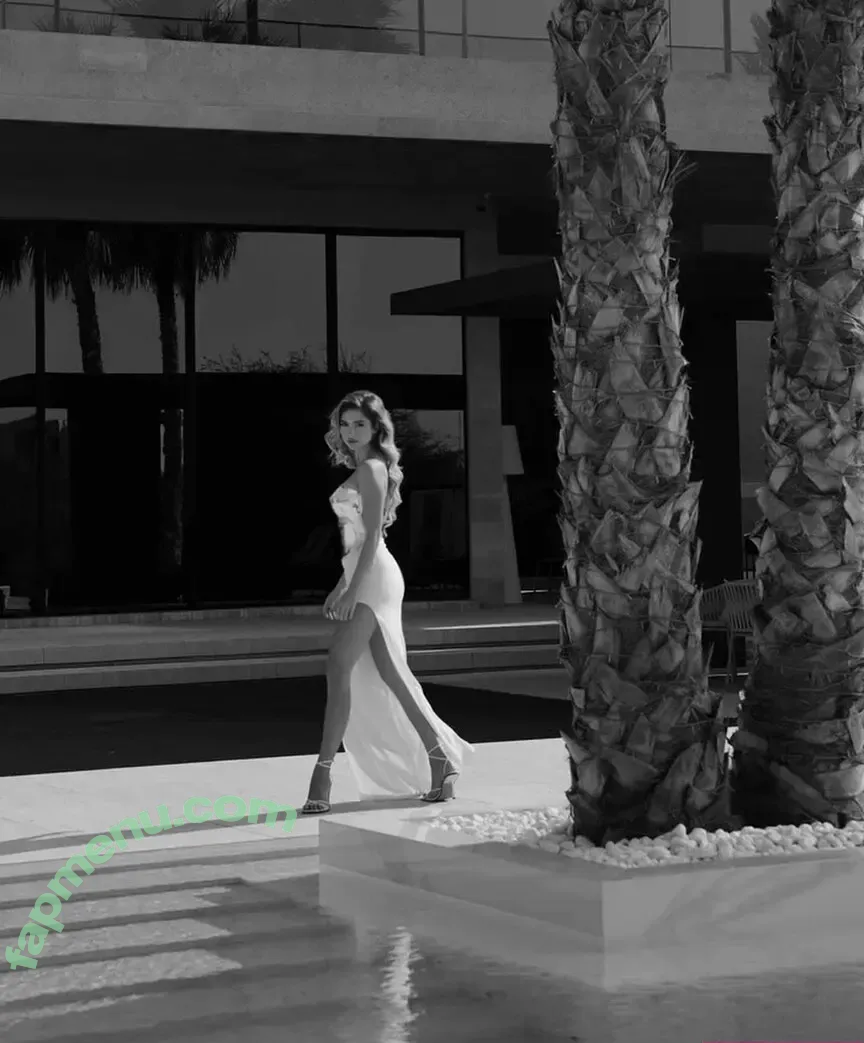 Pola Petrenko nude photo #0064 (Pauline Maugauin / polapetrenko)