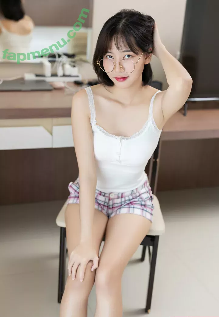 pole_light nude photo #0897 (kaijeaw_rin)