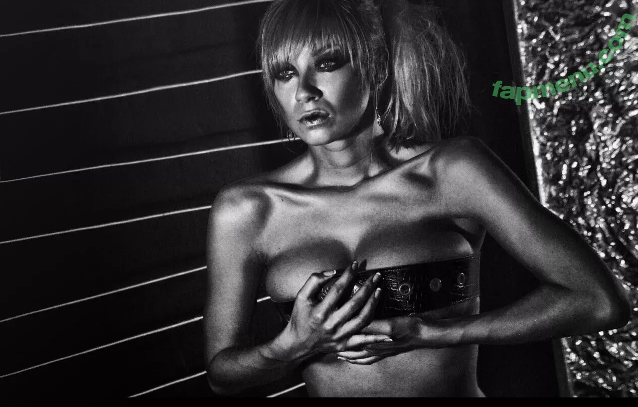 Polina Logunova nude photo #0096 (polinalogunova / Полина Логунова)