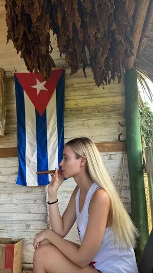 Polina Malinovskaya / polinamalinovskaya nude photo #0868