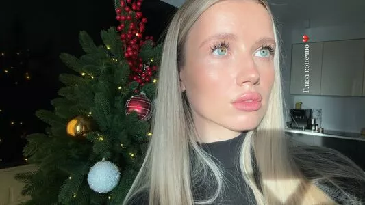 Polina Malinovskaya / polinamalinovskaya nude photo #0878