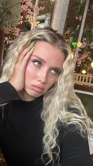 Polina Malinovskaya / polinamalinovskaya nude photo #0990