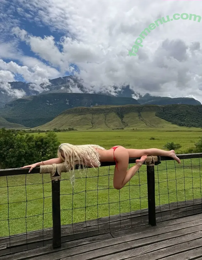 Polina Malinovskaya nude photo #1652 (polinamalinovskaya)