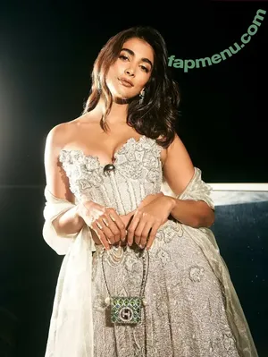 Pooja Hegde / hegdepooja nude photo #0126
