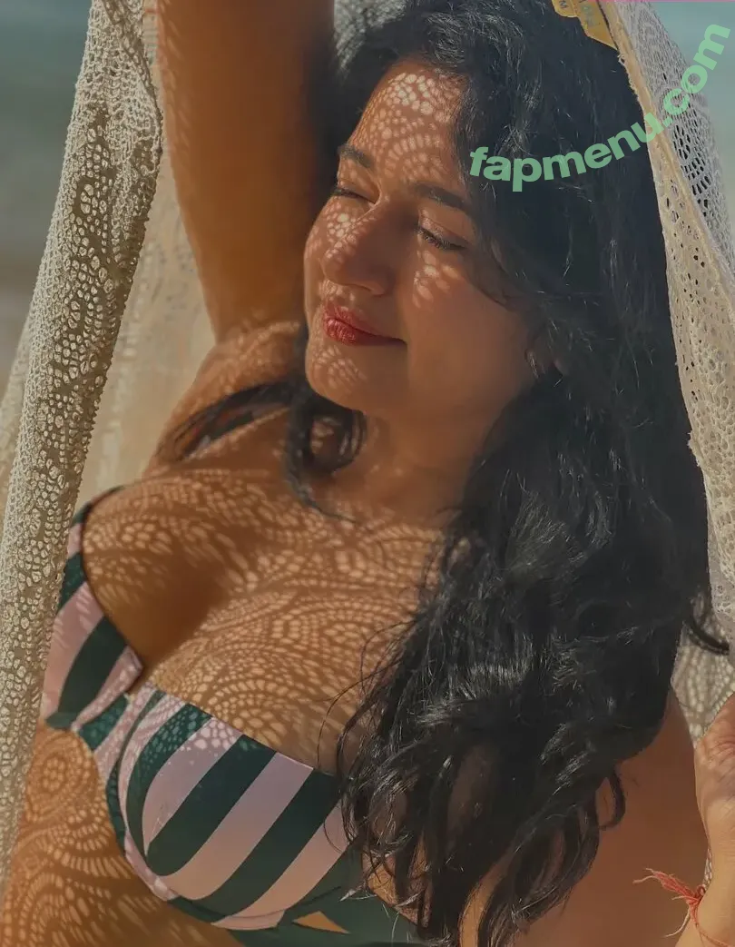 Poonam Bajwa nude photo #0041 (poonambajwa555)