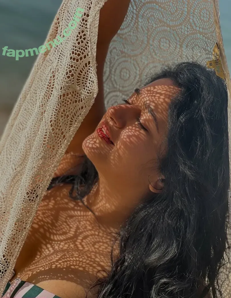 Poonam Bajwa nude photo #0044 (poonambajwa555)