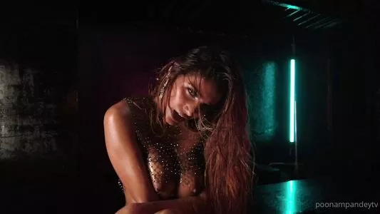 Poonam Pandey / Indian Goddess / iPoonampandey / poonampandeytv nude photo #0145