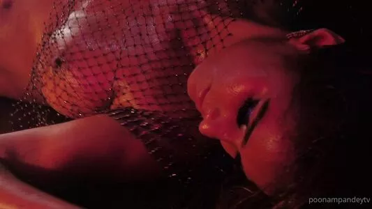 Poonam Pandey / Indian Goddess / iPoonampandey / poonampandeytv nude photo #0158