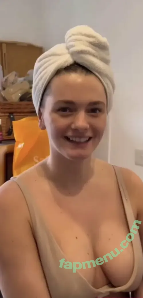 Poppy Hollins nude photo #0017 (poppyhollins)