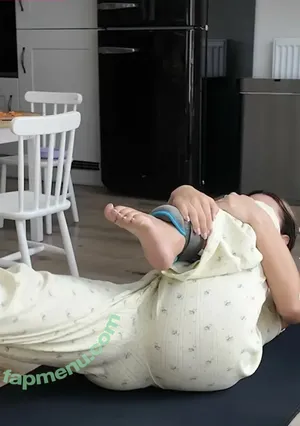 Poppyhollins / Poppy Hollins nude photo #0008