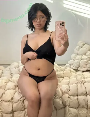 Porkbunnyxo / mociplumxo nude photo #0010