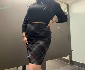 poutybb / missashleydaya nude photo #0007