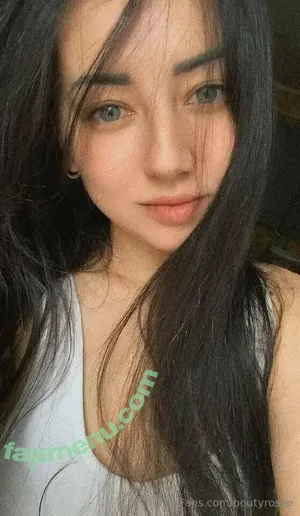 poutyrosee / pouty__official nude photo #0112