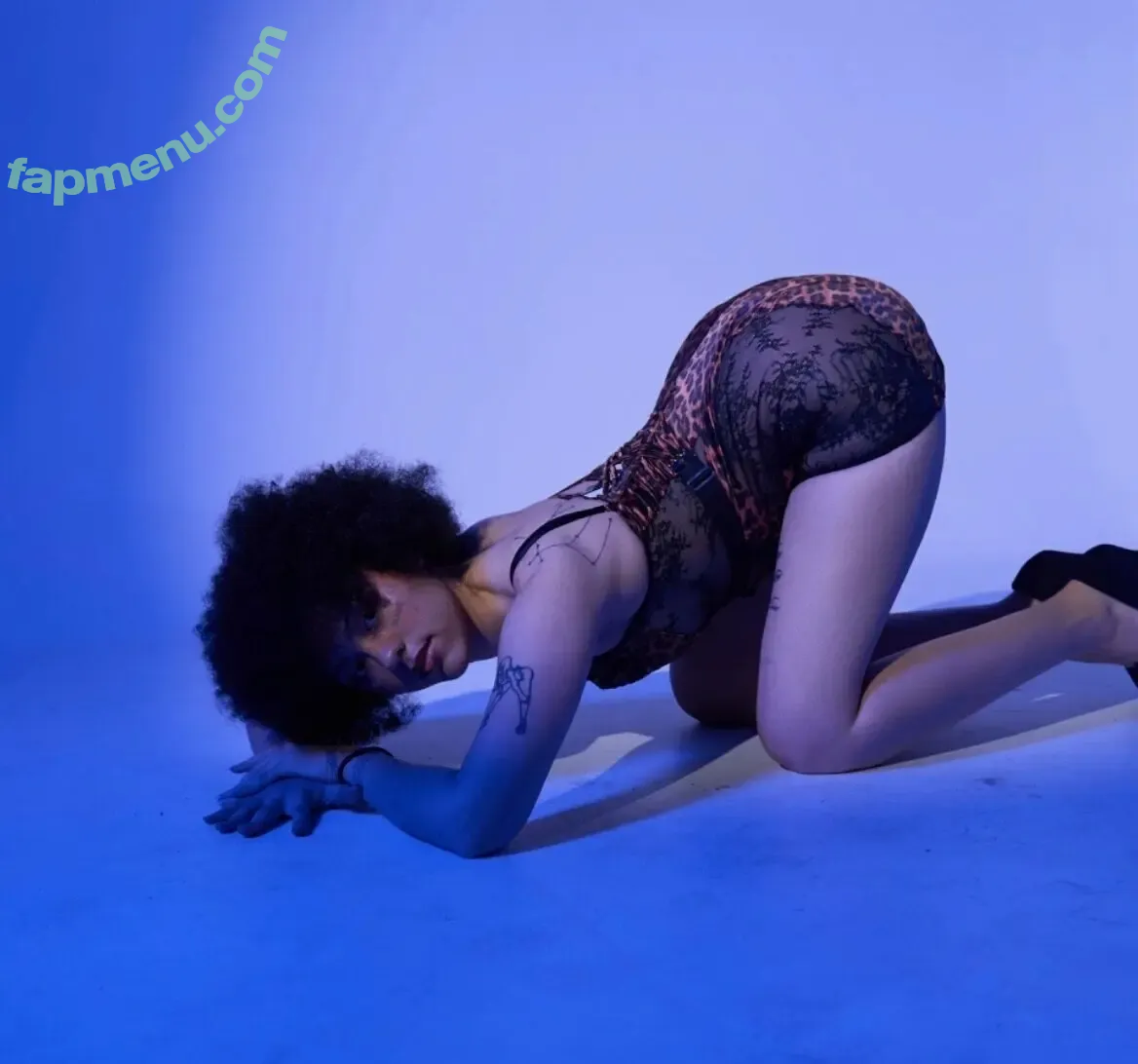ppcocaine nude photo #0041 (Lilliane Catherine Diomi / ppcoca1ne / ppcocaine.ca)