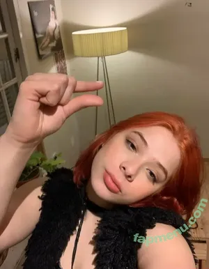 pradaxxx1 / prada nude photo #0006