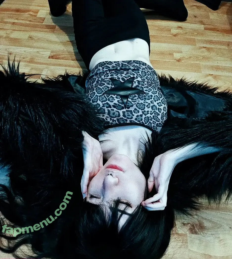 preachersmanicdaughter nude photo #0001 (preachersmanicdaughter)