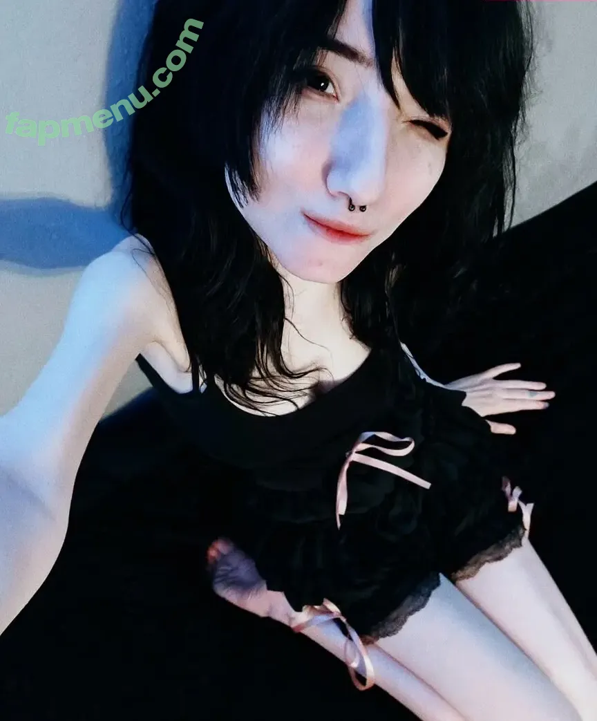 preachersmanicdaughter nude photo #0002 (preachersmanicdaughter)