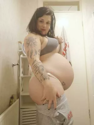 pregnantmamamsalicefury / MsAliceFury nude photo #0022