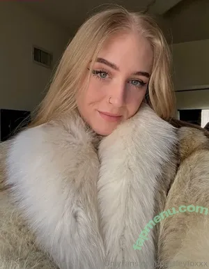 presleyfoxxx / presleyyfoxx nude photo #0059