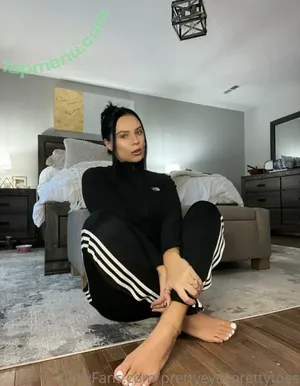 prettyeyesprettytoes / prettyeyesprettyfeet nude photo #0106