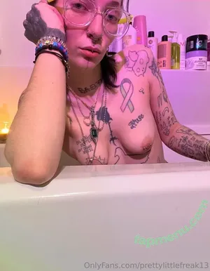 prettylittlefreak13 / pre.ttylil13 nude photo #0155