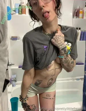 prettylittlefreak13 / pre.ttylil13 nude photo #0306