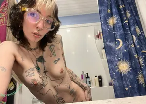 prettylittlefreak13 / pre.ttylil13 nude photo #0516