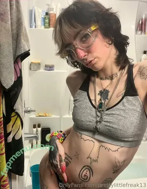 prettylittlefreak13 / pre.ttylil13 nude photo #0555