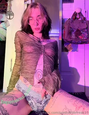 prettylittlefreak13 / pre.ttylil13 nude photo #0597