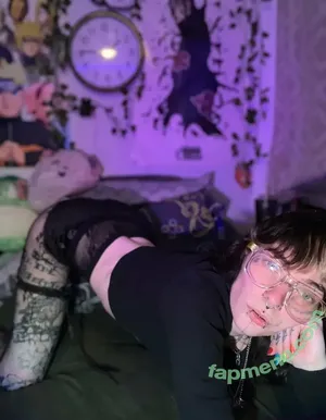 prettylittlefreak13 / pre.ttylil13 nude photo #0609