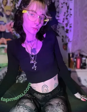 prettylittlefreak13 / pre.ttylil13 nude photo #0610