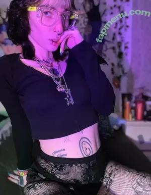 prettylittlefreak13 / pre.ttylil13 nude photo #0620