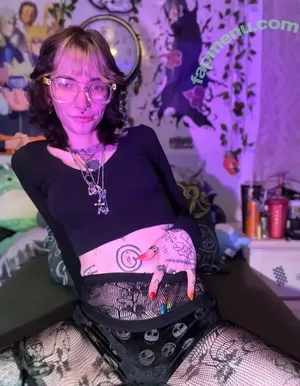 prettylittlefreak13 / pre.ttylil13 nude photo #0623