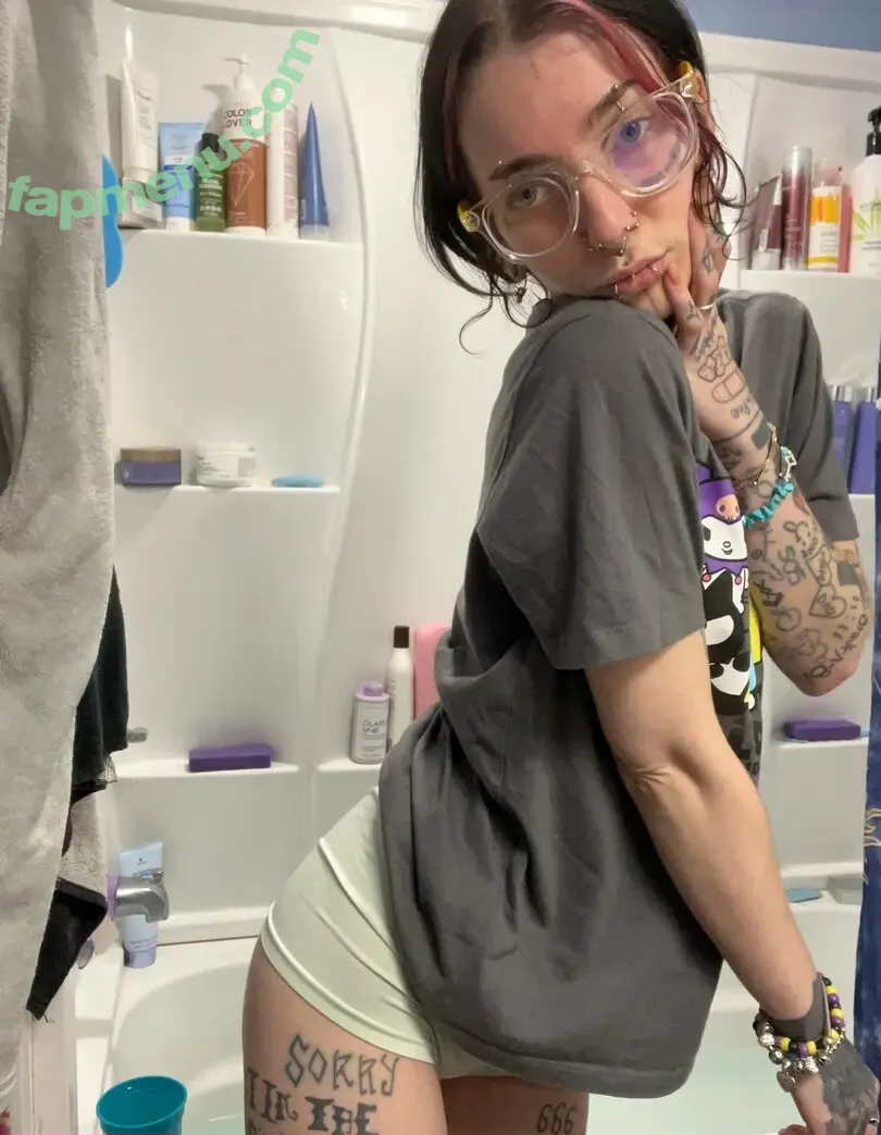 prettylittlefreak13 nude photo #0299 (pre.ttylil13)