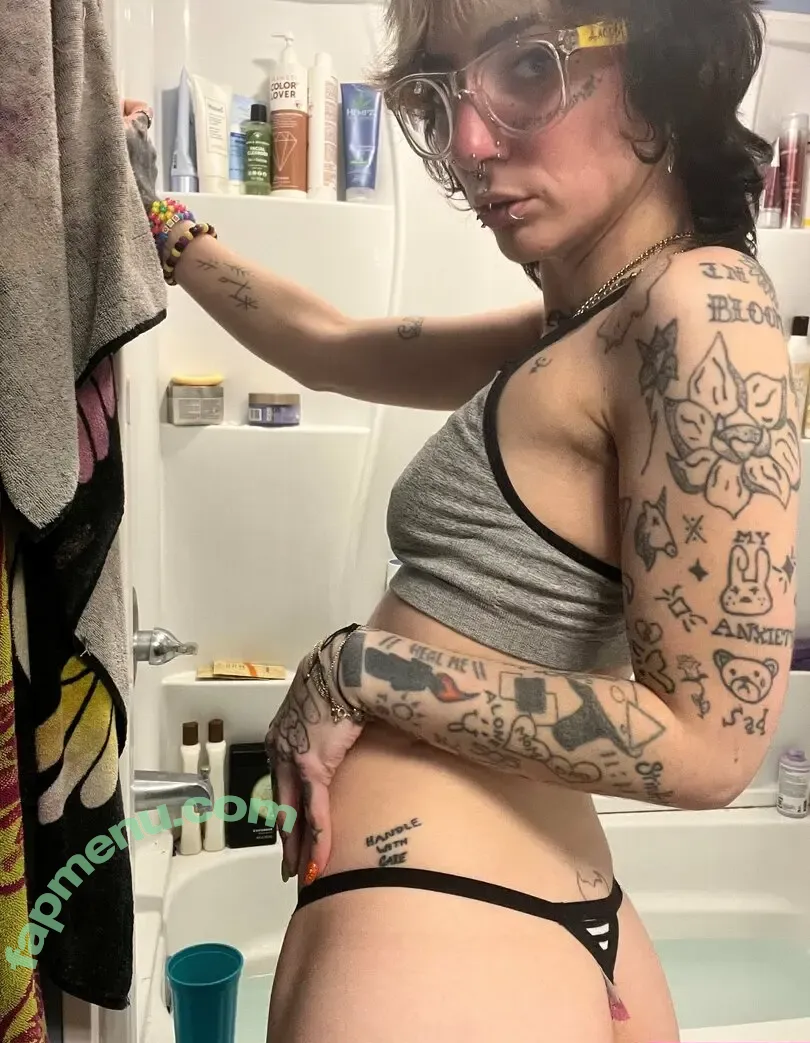 prettylittlefreak13 nude photo #0558 (pre.ttylil13)